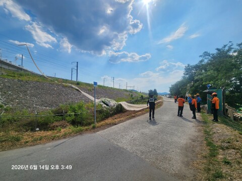 KTX 경부고속선 고압선에 그물 걸려‥한때 열차 지연