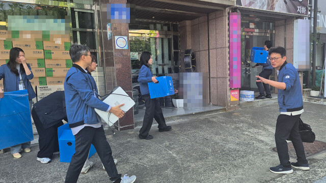 [속보] 노동부, '부당노동행위 혐의' 한국옵티칼 압수수색···"노동자 17명 해고·단체교섭 거부"