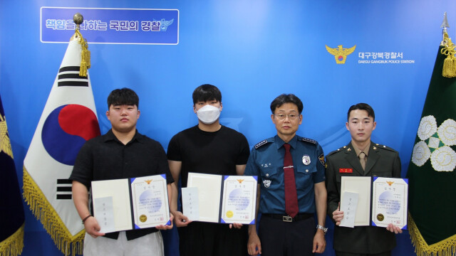대구과학대 경찰경호행정과 학생 3명, 음주 운전 검거 공로로 경찰 감사장 받아