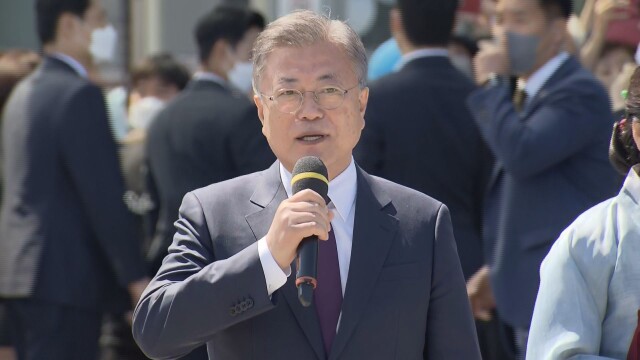 문재인 전 대통령 형사재판, 6개월 만에 재개···국민참여재판으로 열리나?