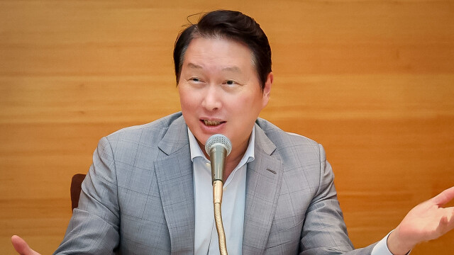 최태원 회장 "반도체 수요 최소 50% 증가…공급 늘리고, 가격 떨어뜨려야"