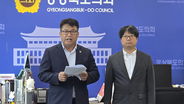 '구제역 이동 중지 어기고 출국?'···정용채 도의원 "외유성 관광 조합장들 사퇴하라" 촉구