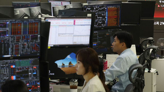 [속보] 급등 코스피, 매수 사이드카' 발동···삼전닉스 상승 견인, 6579.04로 마감