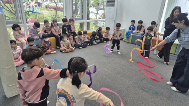 아테이너 예술체험전 ‘이런, 멋쟁이들! 인기 몰이