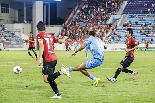 데커스 극장 동점 골 그러나 무승부 대구FC, 4위 그쳐…선두권 빅3 승점 40점대 진입