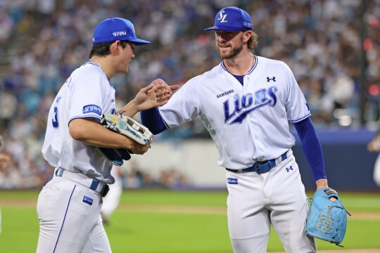 선두 등극 삼성라이온즈, 4-2 승리 거둬…페덱 6이닝 무실점, 구자욱 2안타·2타점