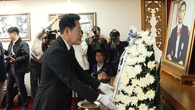 장동혁 대표 구미 박정희 생가 방문···"역사 왜곡 알리기 위해"